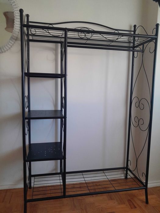 Roupeiro de ferro estilo romântico