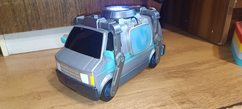 Fortnite - pojazd Deluxe Van