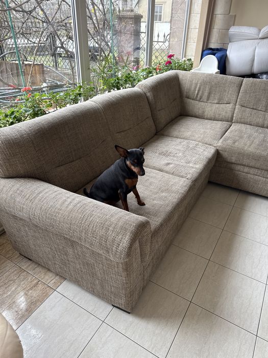 Угловий диван. На кухню чи в прихожу