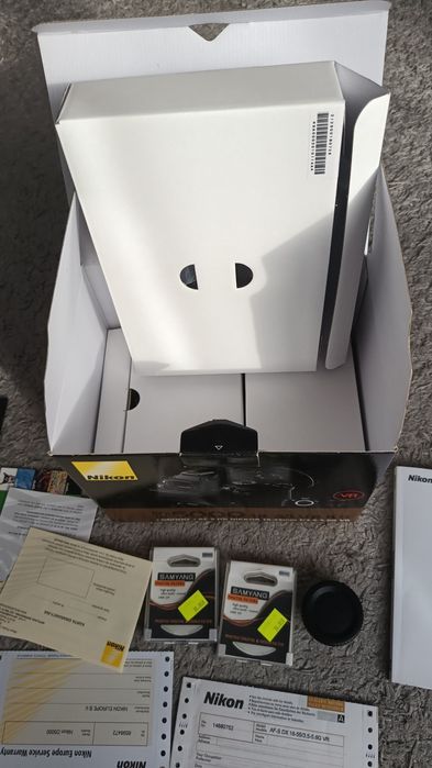 Nikon D5000 plus obiektyw NIKKOR 18-55 VR jak NOWY