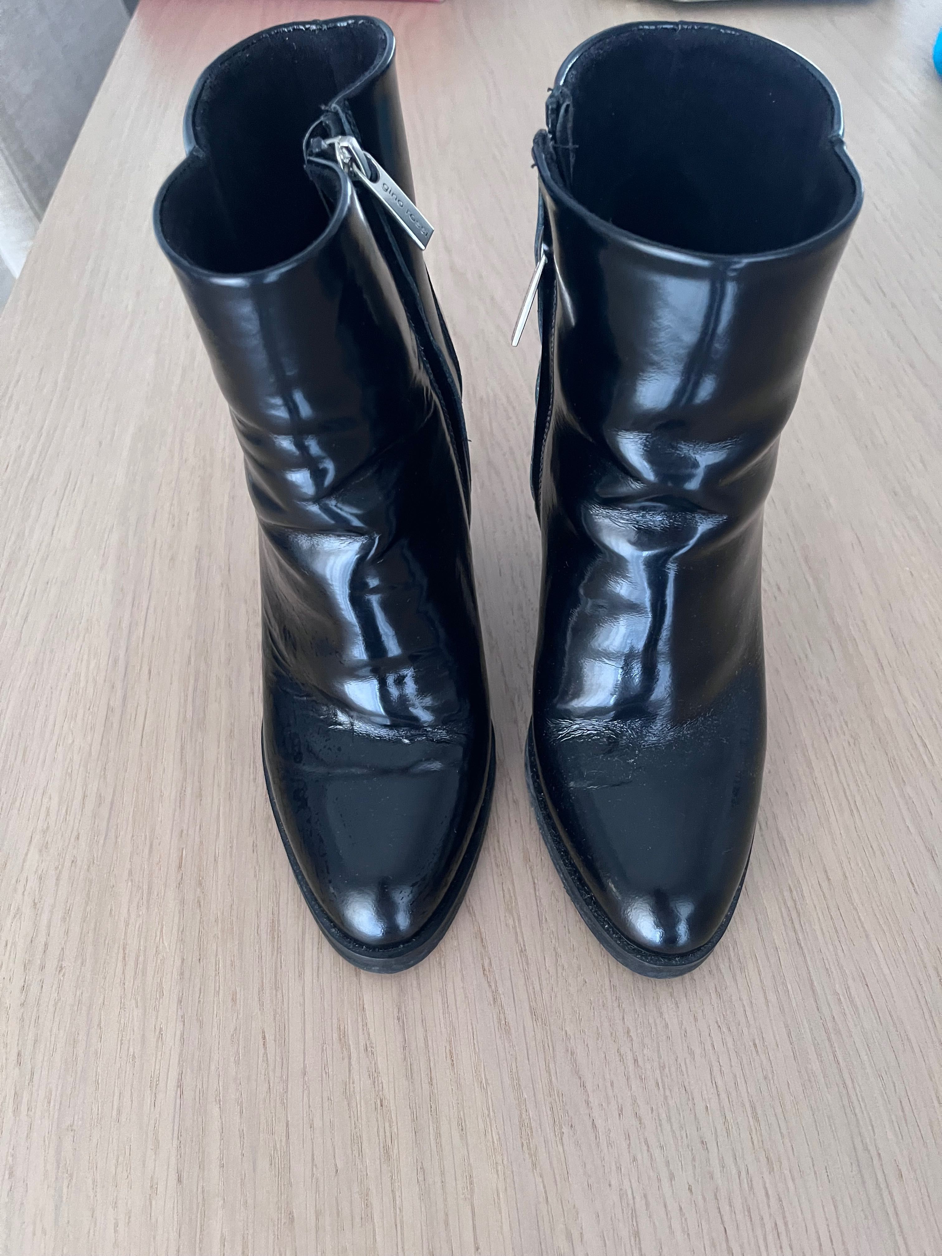 Botins pretos em pele Gino Rossi, número 39