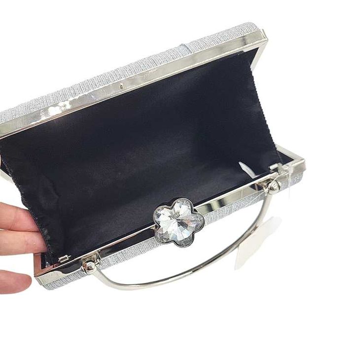 Torebka wizytowa puzderko kopertówka srebrna z łańcuszkiem