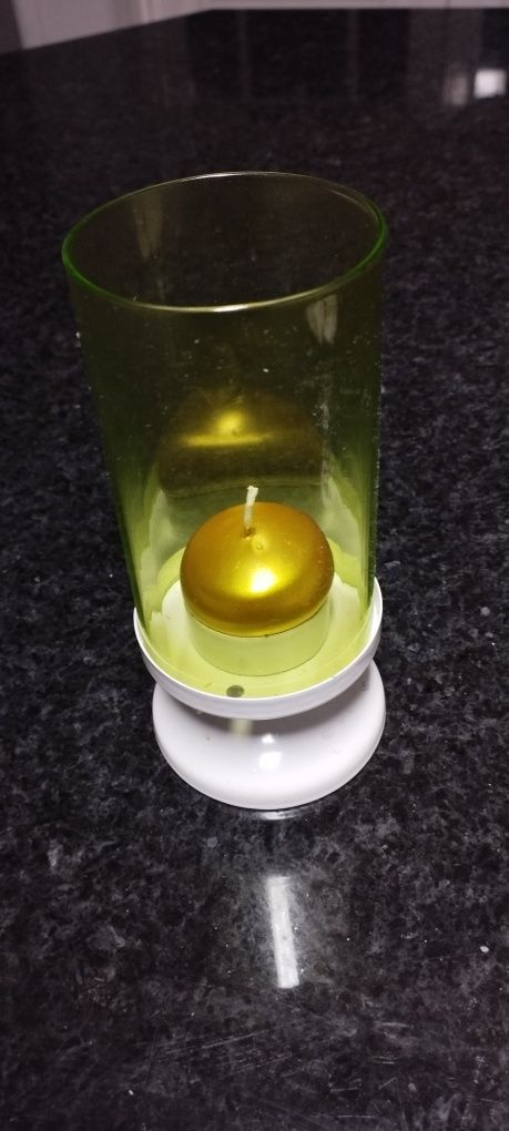 Castiçal para velas . Adaptável a vários tipos de velas pequeninas