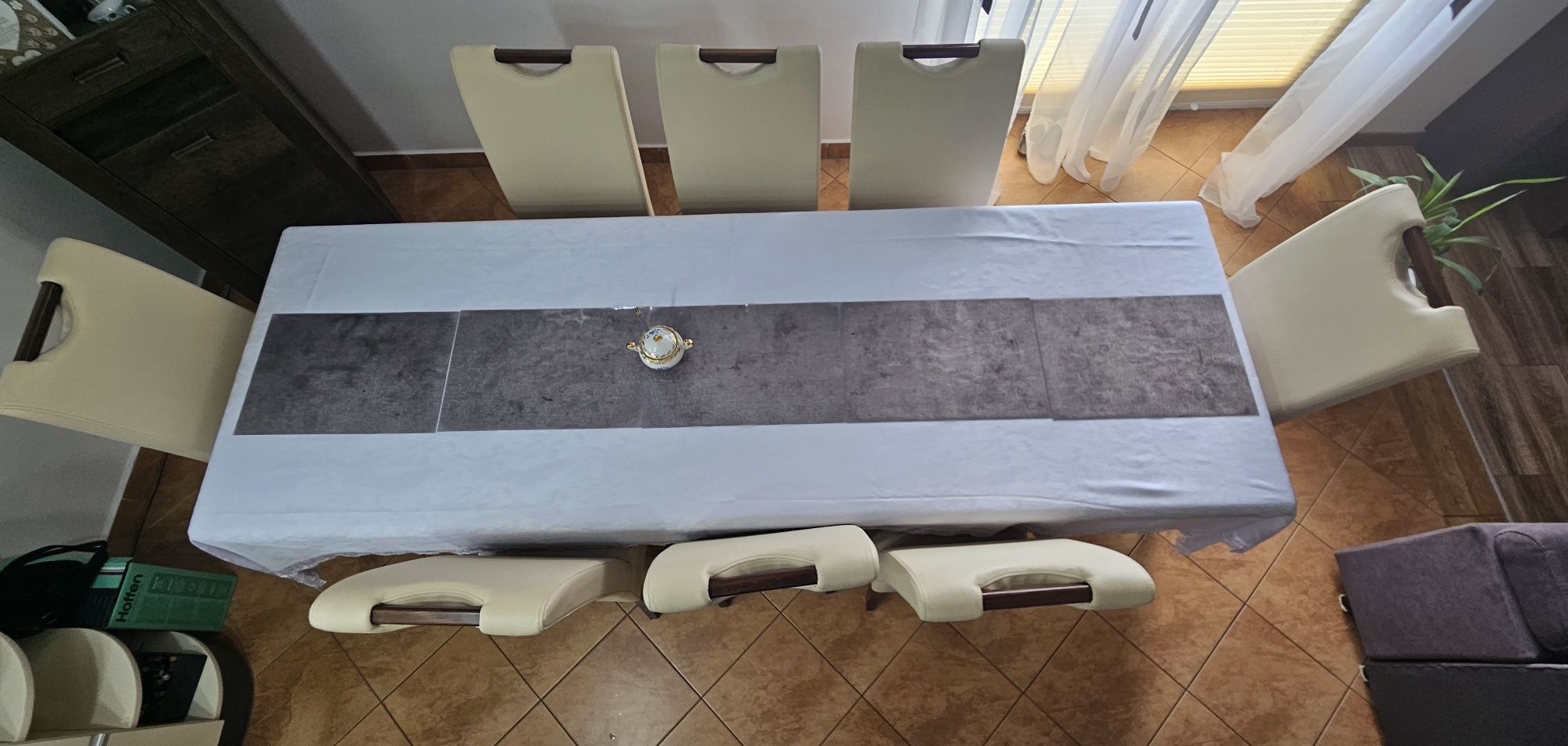 Krzesła kremowe 8 sztuk (150zł/szt.)