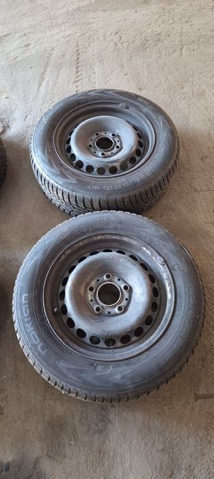 Sprzedam felgi z oponami zimowymi 
4 felgi 15' stalowe (nie prostowane