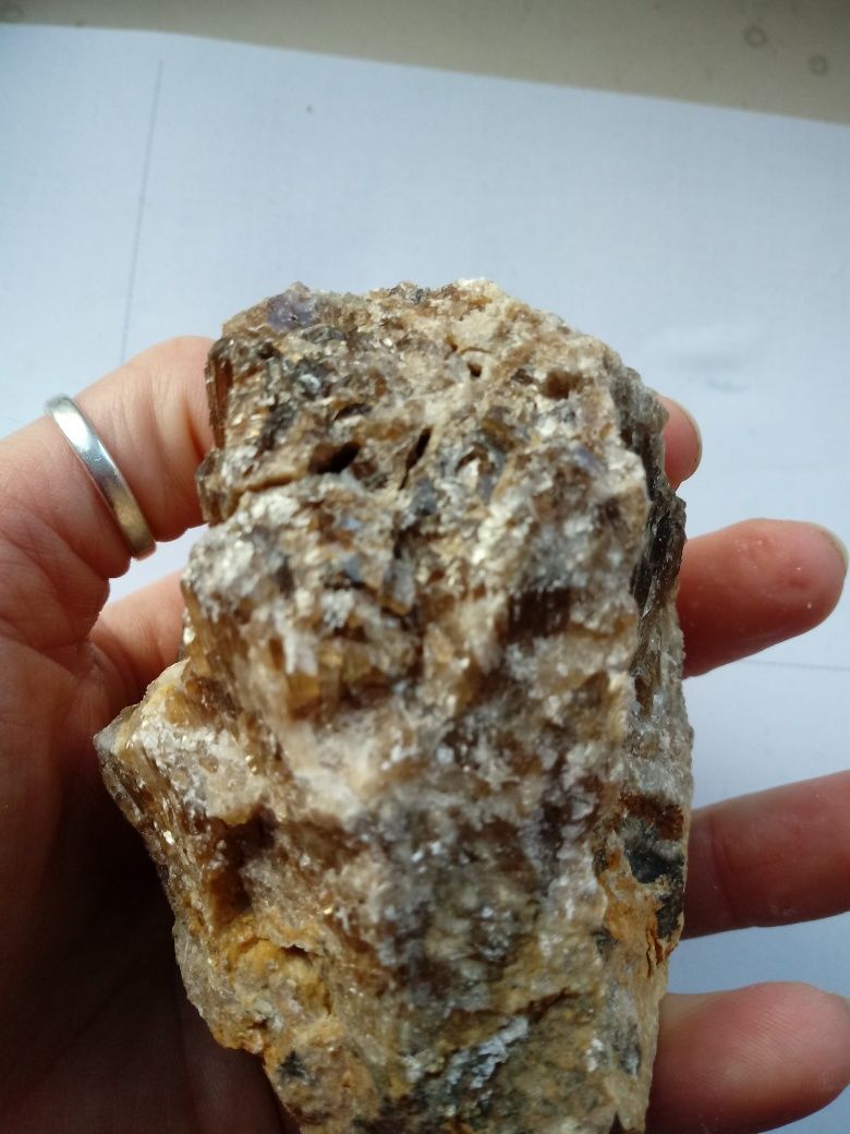 Duzy krysztal, mineral, surowy. Ukraina