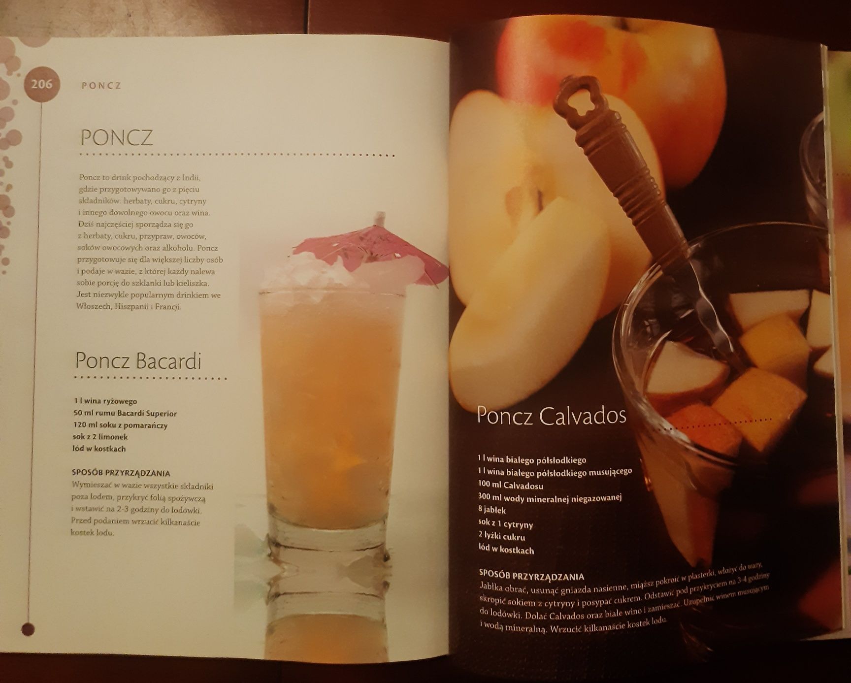 Książka z przepisami na drinki coctaile