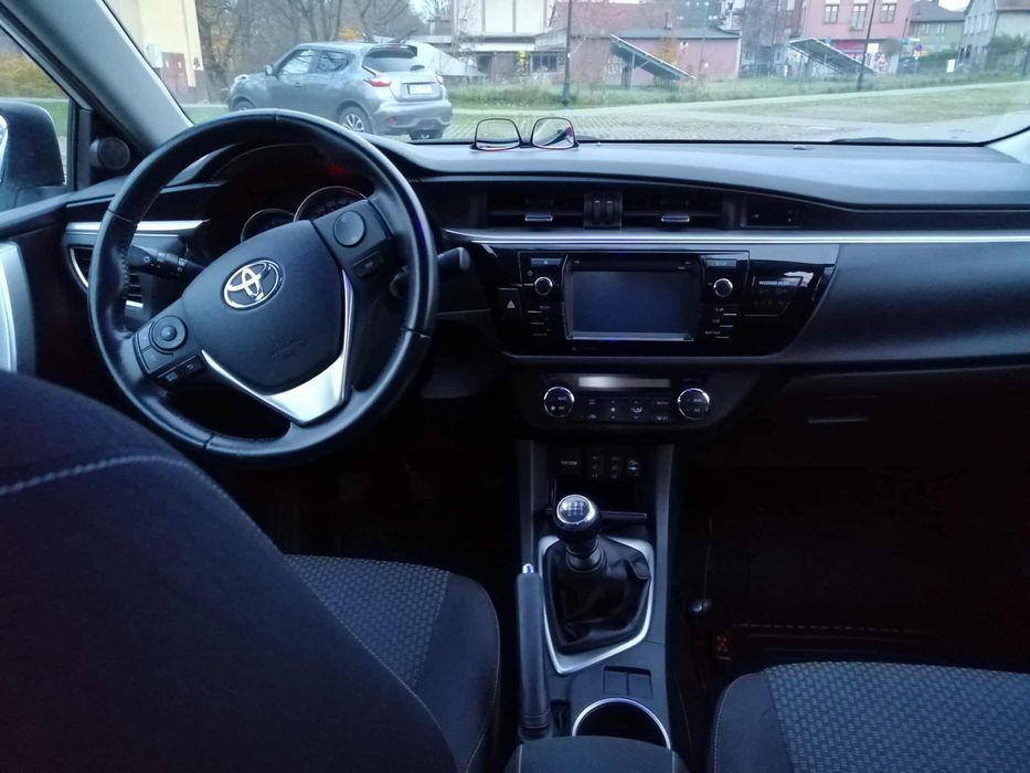 Toyota Corolla 1.6 benzyna