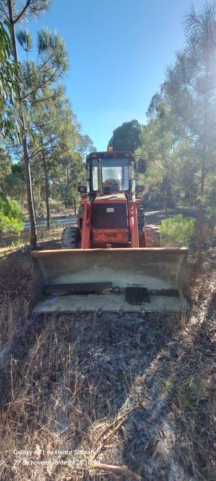 Retroescavadora FAI 905