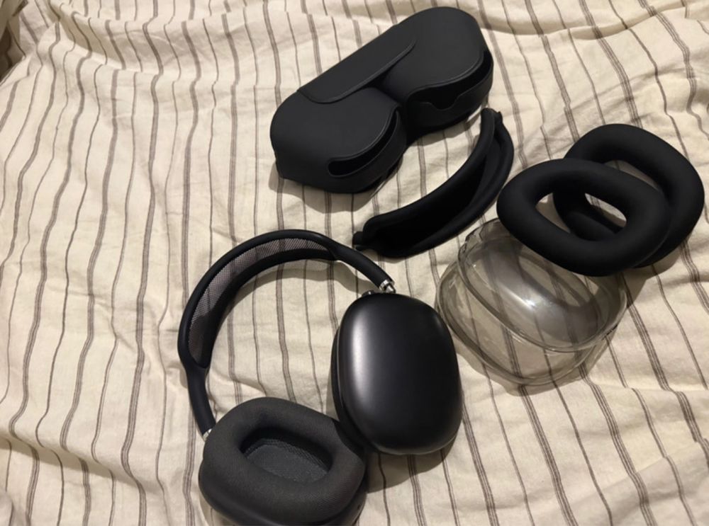 AirPods Max + case