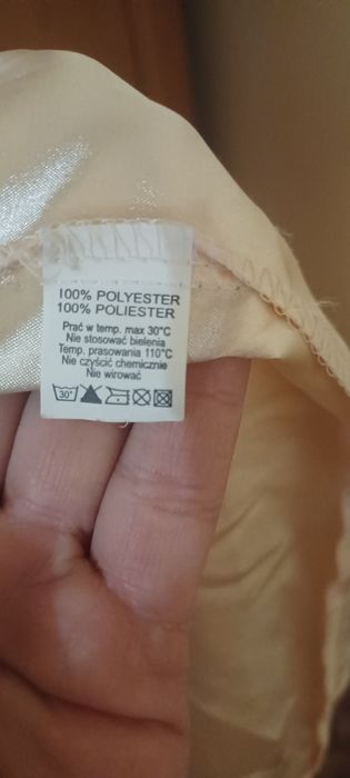 Beżowa sukienka koronkowa