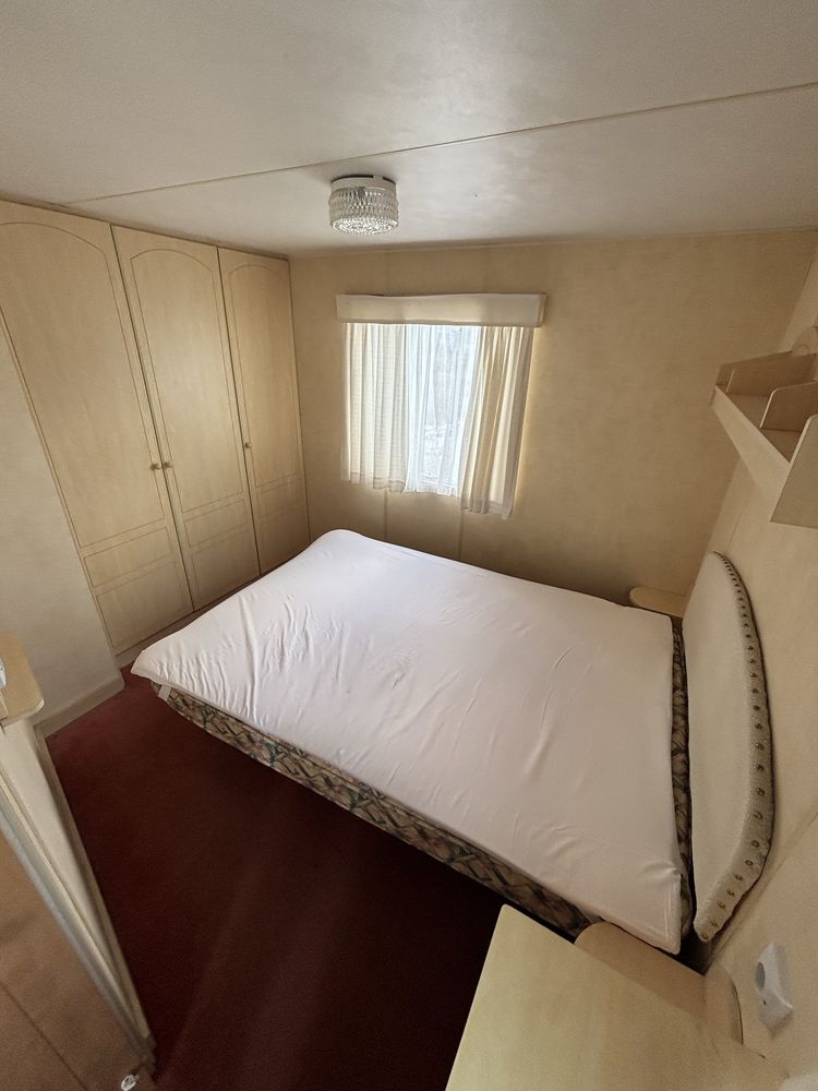 Casa movél com três quartos.