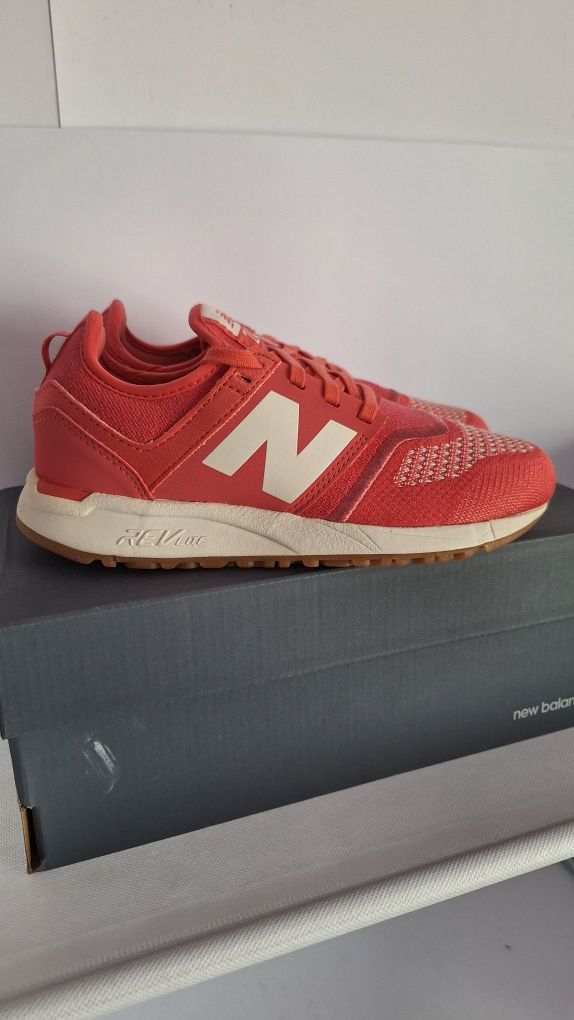 Buty nowe sportowe New Balance w modnym kolorze Rozmiar 35