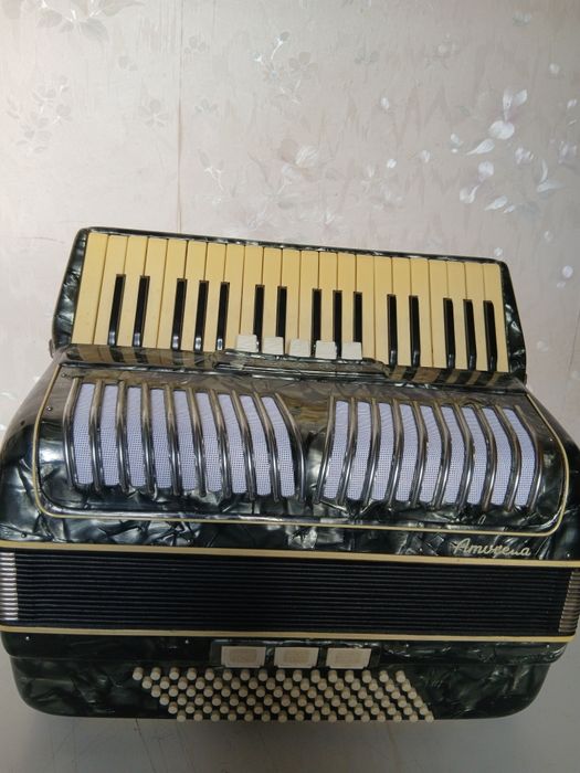 Німецький Акордеон/Аккордеон/ на 96 басів Amoretto