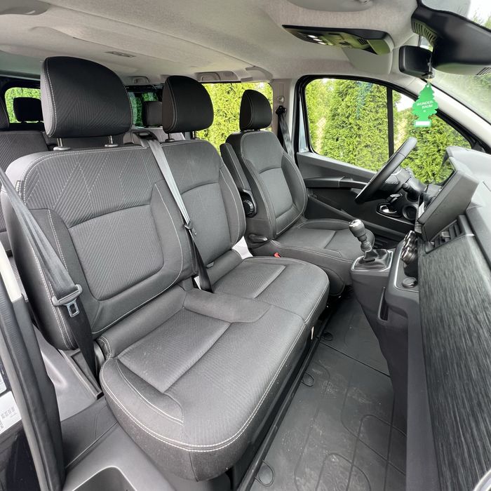 Wypozyczalnia wynajem busa 9 osobowego Renault Trafic manual