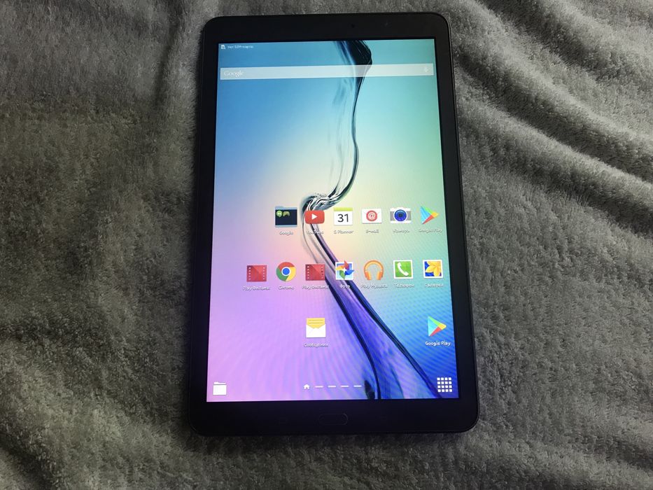 Для учебы Samsung Galaxy Tab Е. 10 дюймов. Wi-Fi. Без проблем
