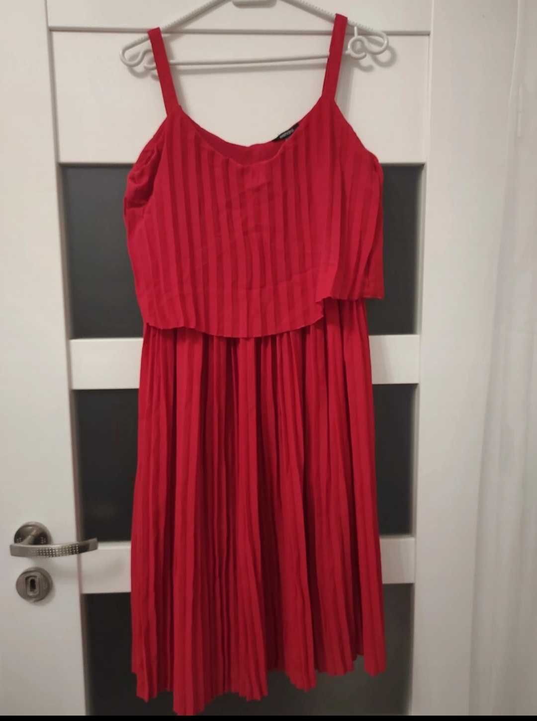Czerwona sukienka - nowa z metką