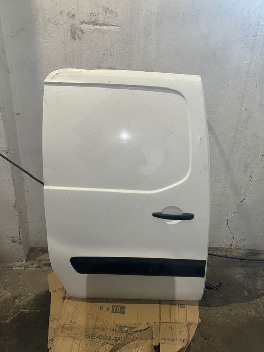 Berlingo partner drzwi przesuwne prawe