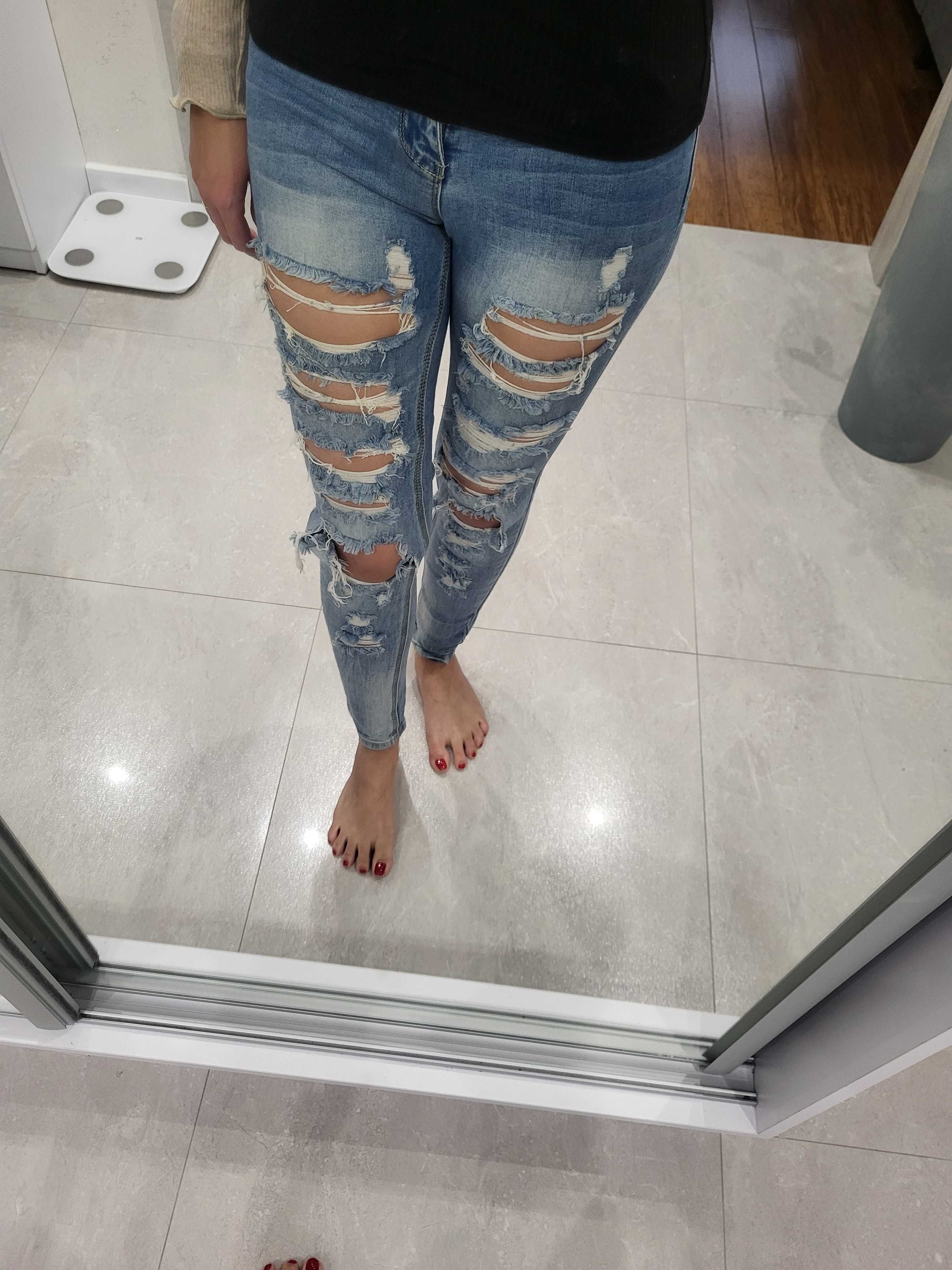 Spodnie dżinsowe z przetarciami S