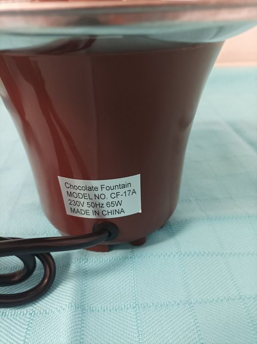 Fonte de chocolate eletrica, e nova.