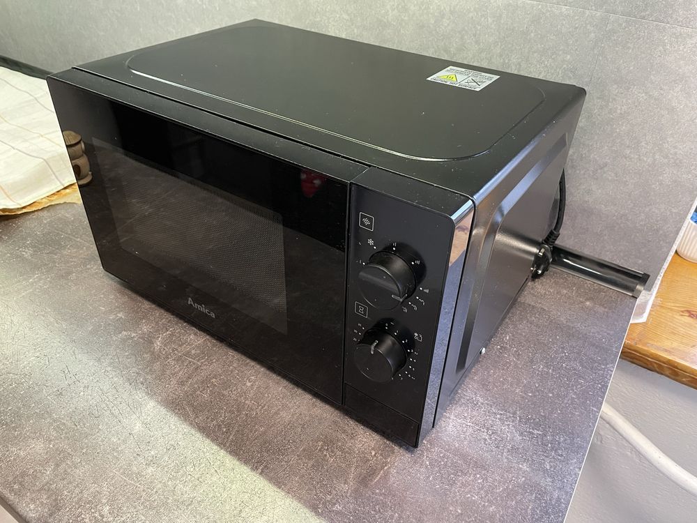 Kuchenka mikrofalowa Grill 700W AMICA AMMF20M1GB