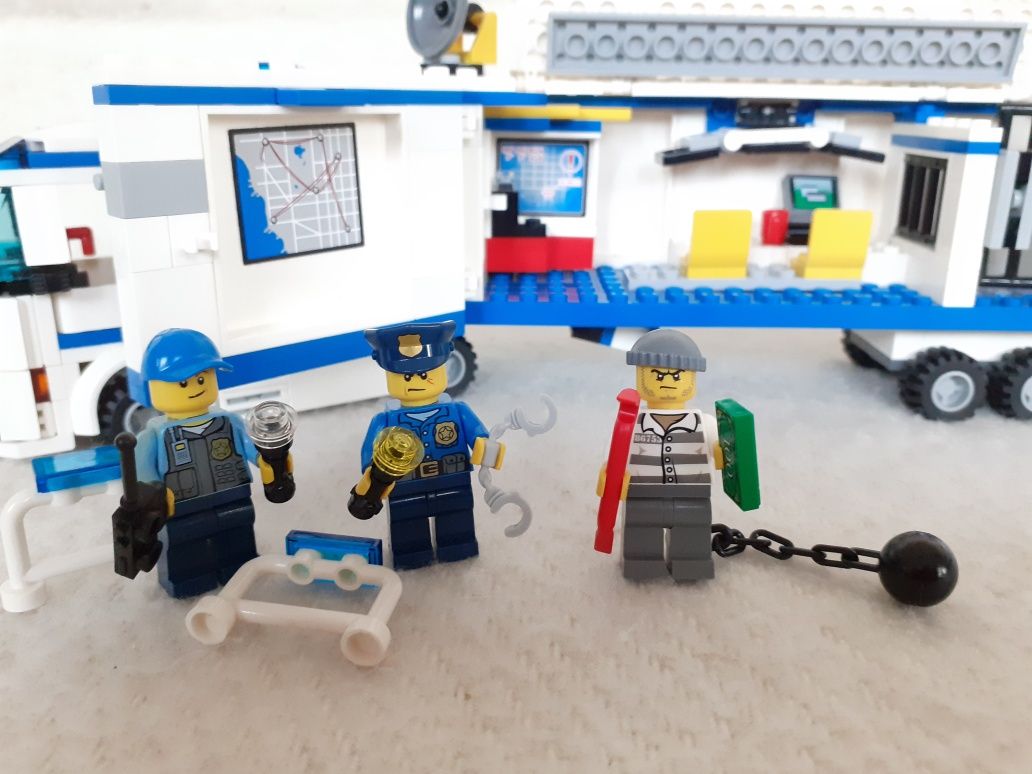 Lego City 60044 - Mobilną jednostką policji