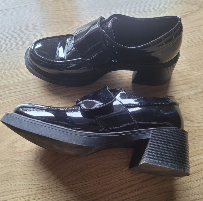 Półbuty czarne lakierkowe
