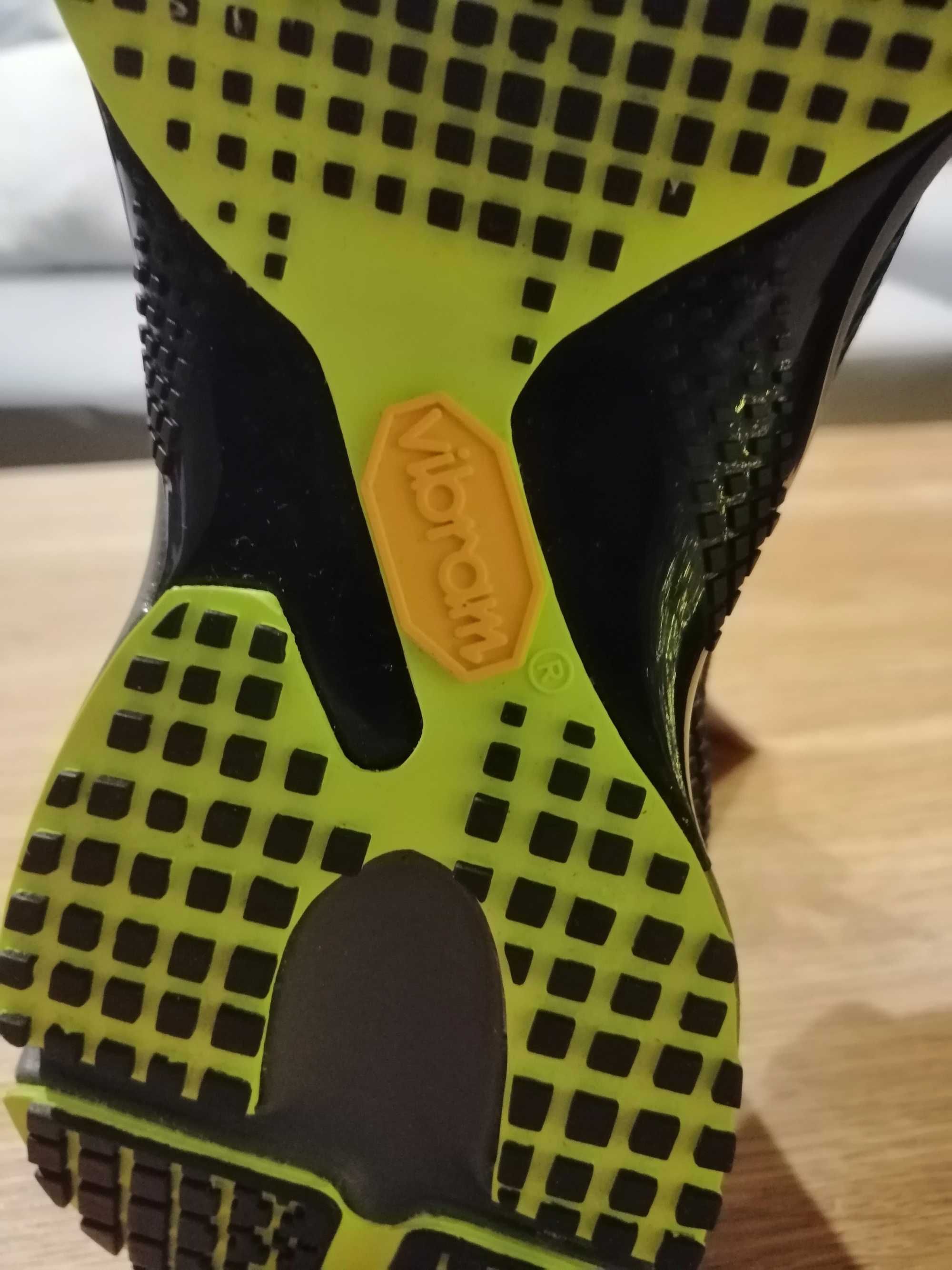 Buty do biegania sportowe SIGNUM 4F damskie z podeszwą VIBRAM rozm. 36