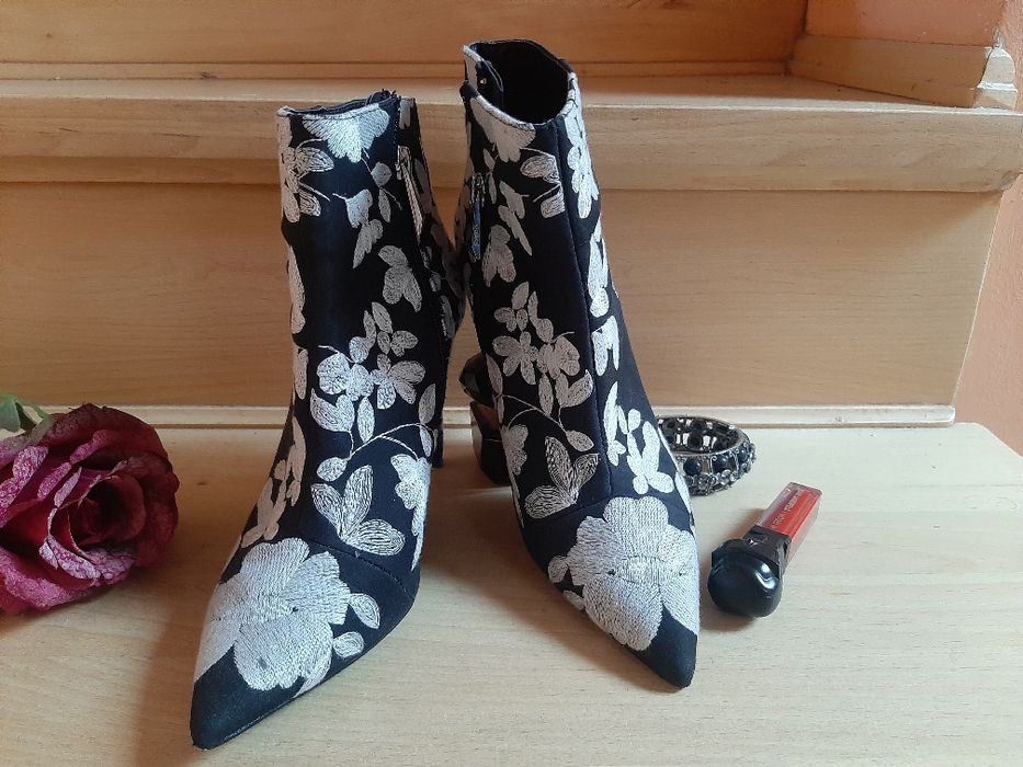 Haftowane botki ZARA , rozm.38,nienoszone, bardzo efektowne