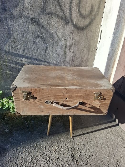 Kufer walizka drewniana z okuciami  vintyge