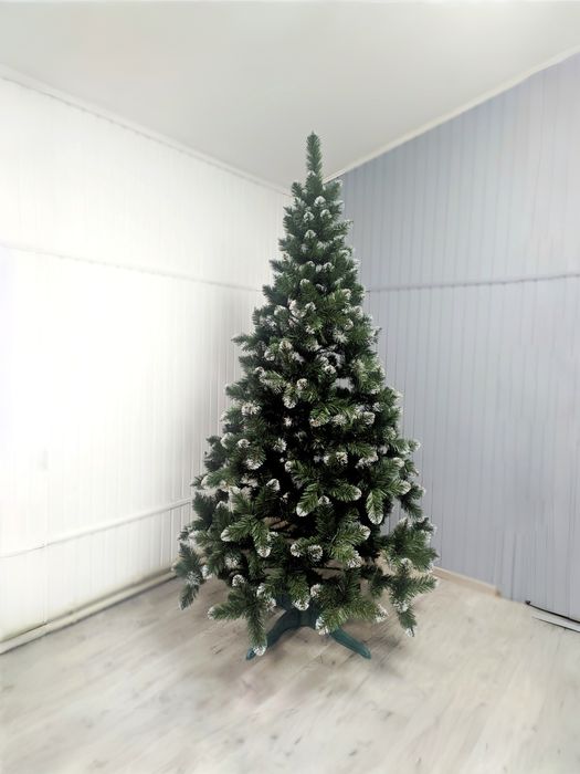 Штучна ялинка з білими кінчиками, засніжена знижка, чорна п'ятниця