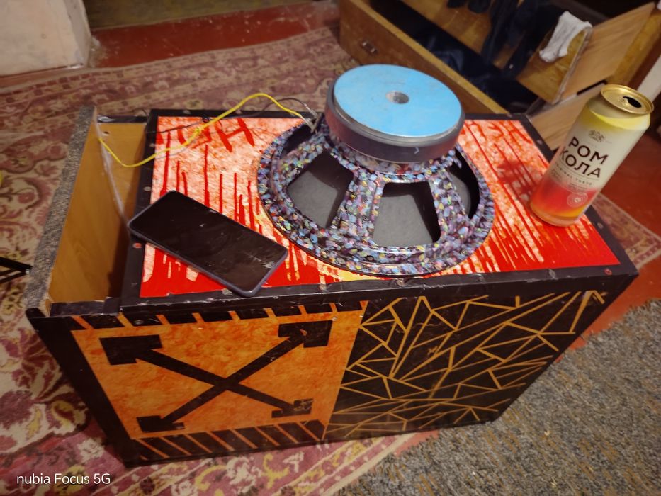 В продаже сабвуфер 250 watt