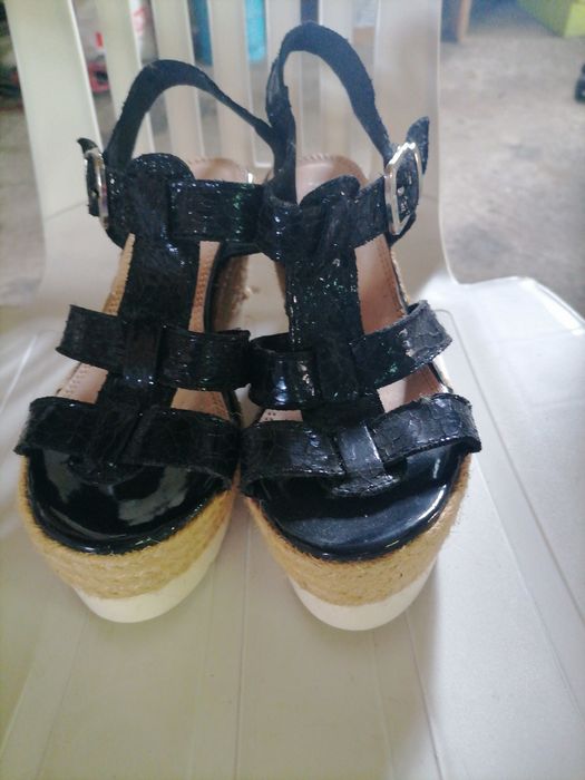 Sandálias pretas