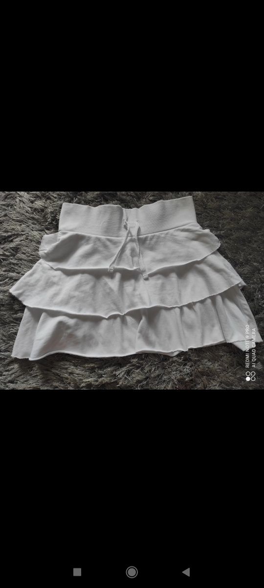 Biała spódniczka dla dziewczynki
