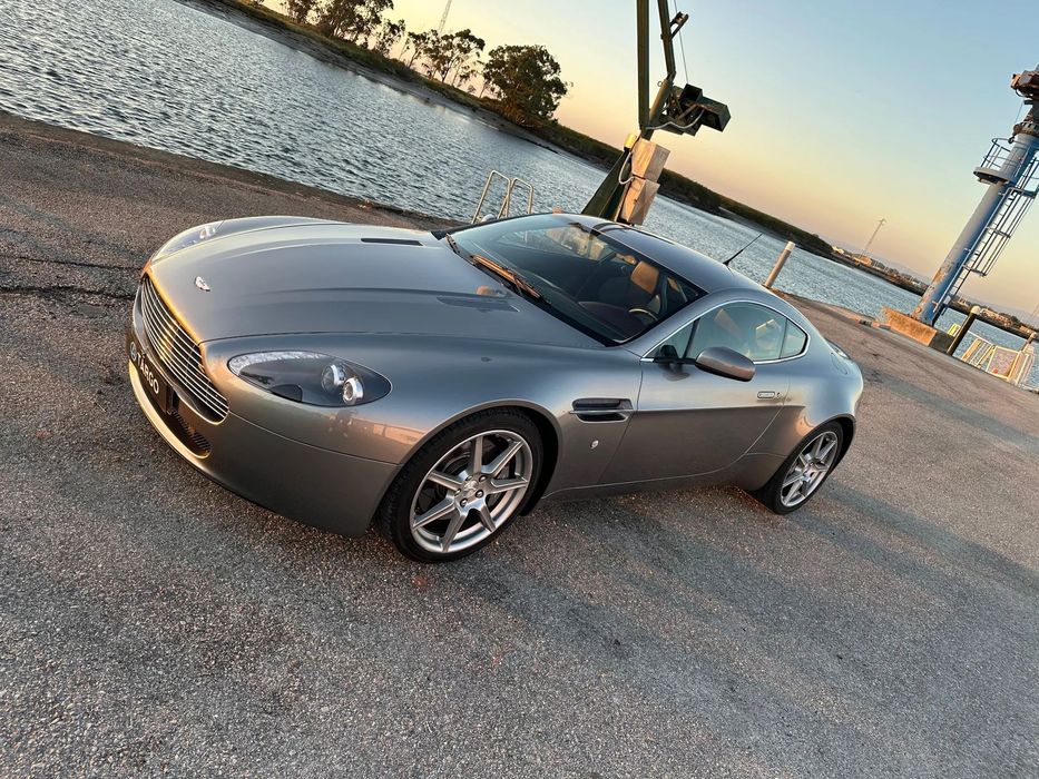 Aston Martin Vantage Coupe V8
