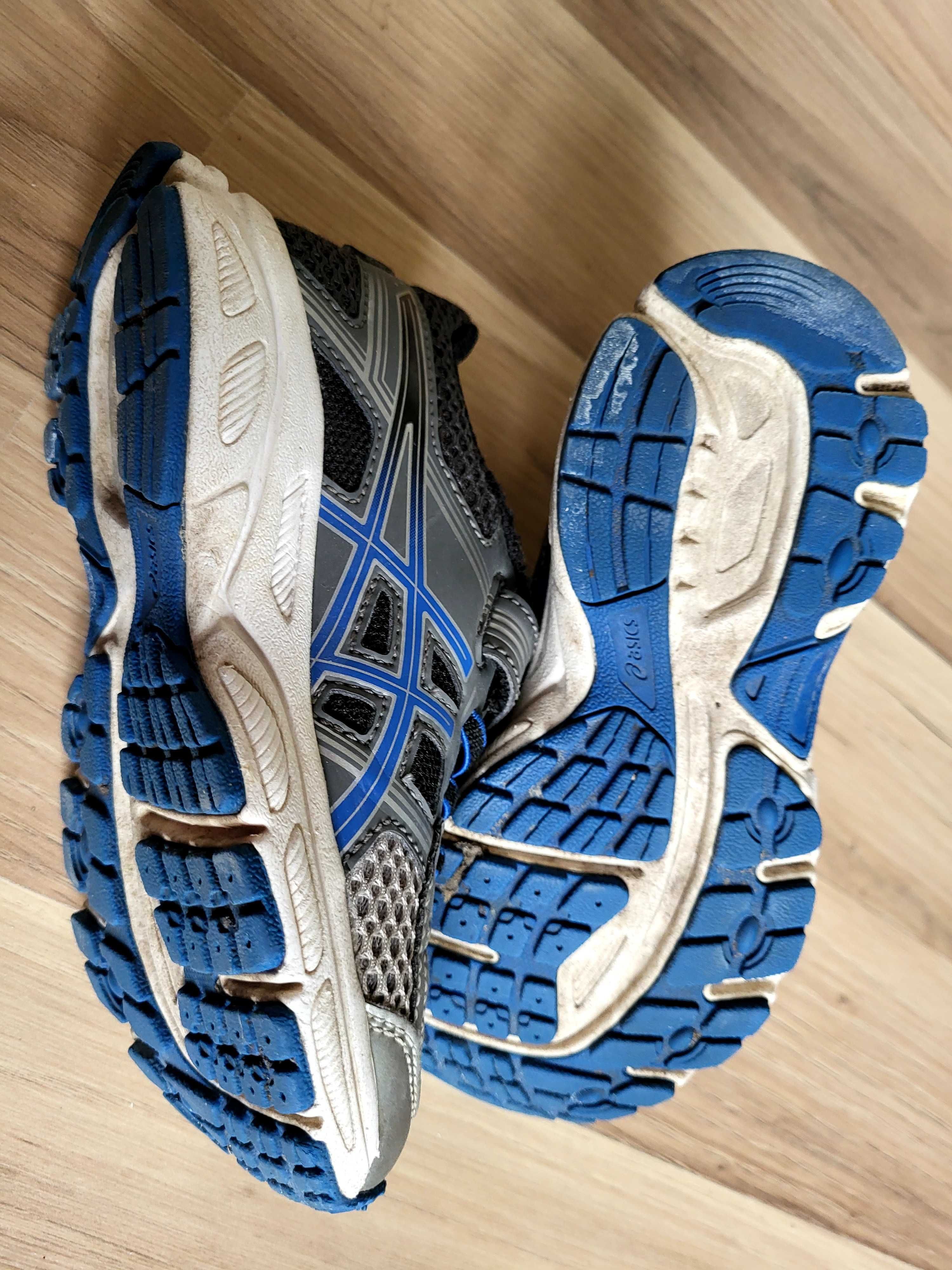 Asics легкие кроссовки. Стелька 18см; 28.5 размер.