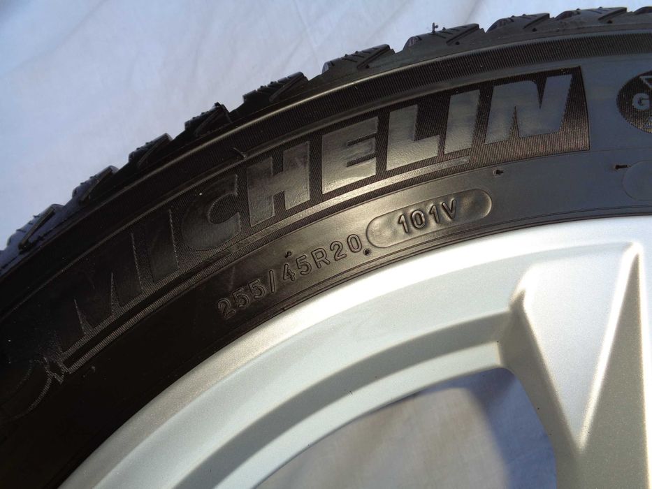 Opony zimowe MICHELIN LATITUDE ALPIN LA2 AO 255/45 R20 101V (4x7mm)