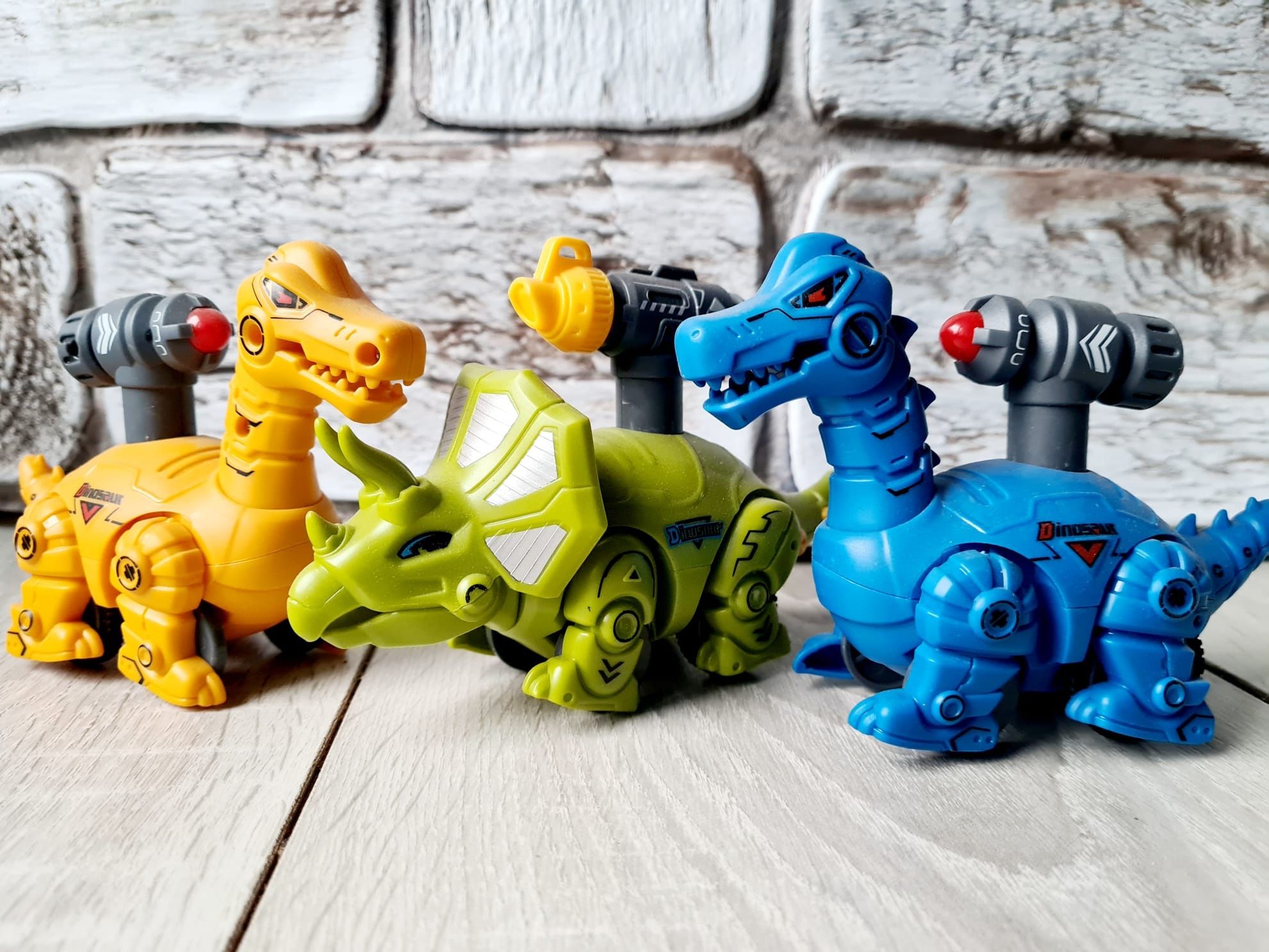 Figurki dla dzieci Dinozaury komplet trzy sztuki nowe