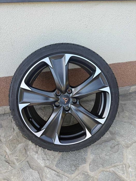 Sprzedam oryginalne felgi z oponami zimowymi 19 Cupry