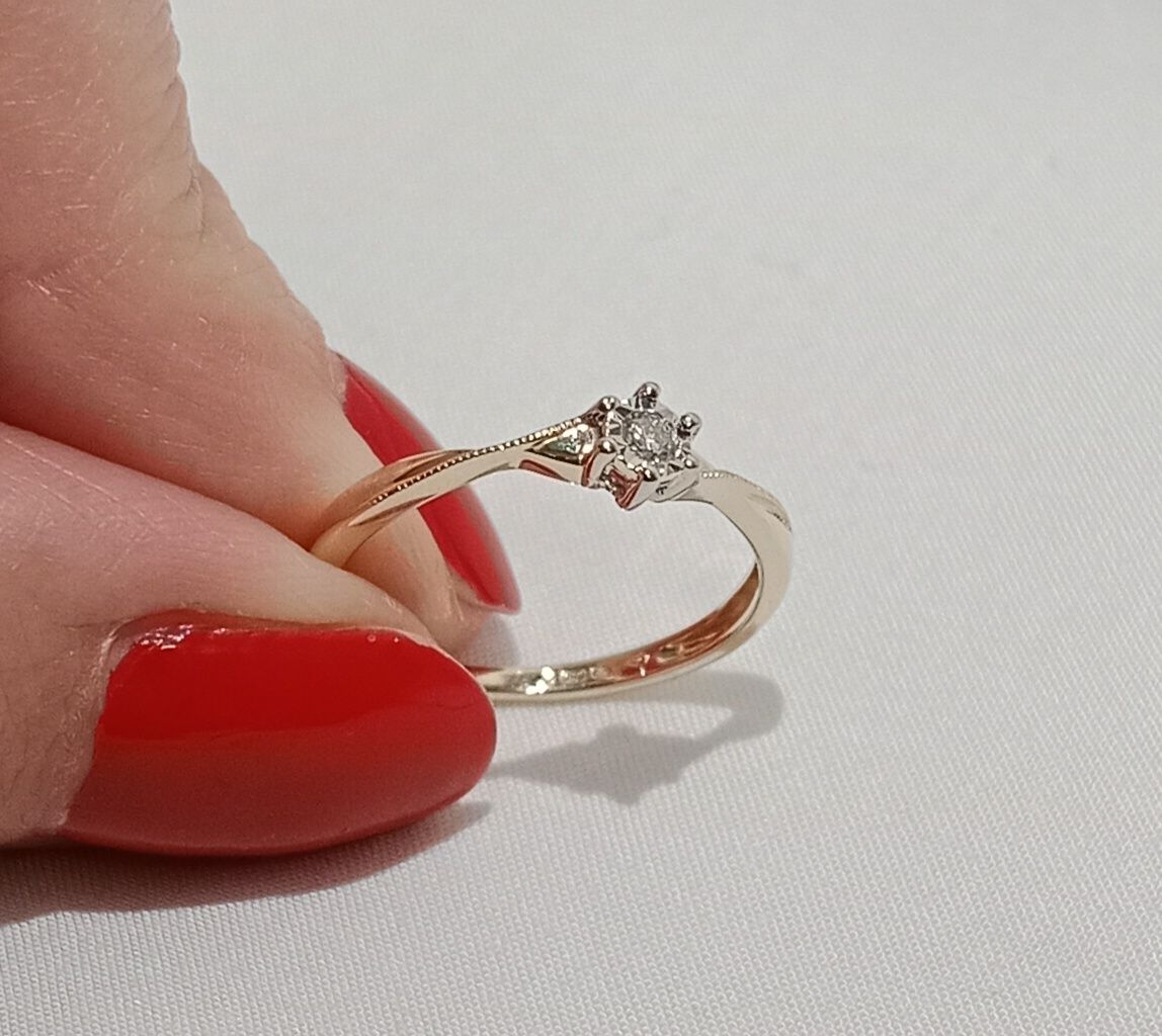 Złoty pierścionek z diamentem (mały rozmiar)