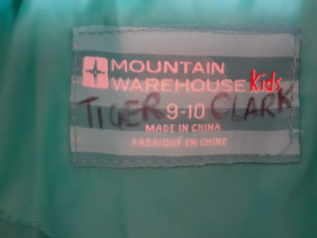 Mountain Warehouse куртка на 9- 10 р.р.