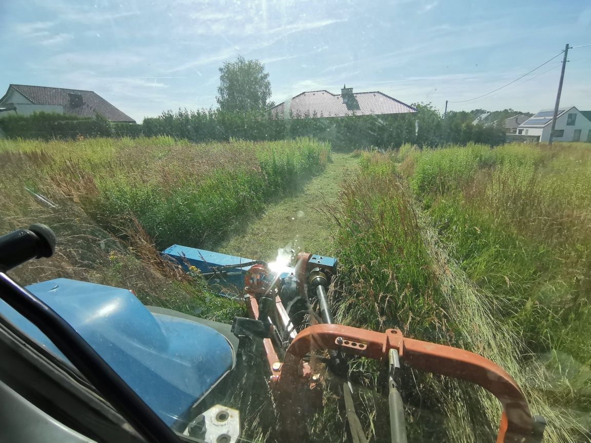 Koszenie trawy nieużytków poboczy kosiarka bijakowa mulczer