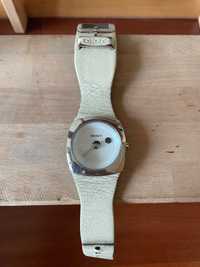 Relógio DKNY (bracelete em pele)