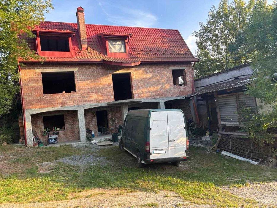 Продаж окрема будівля комерційного призначення в с. Зимна Вода