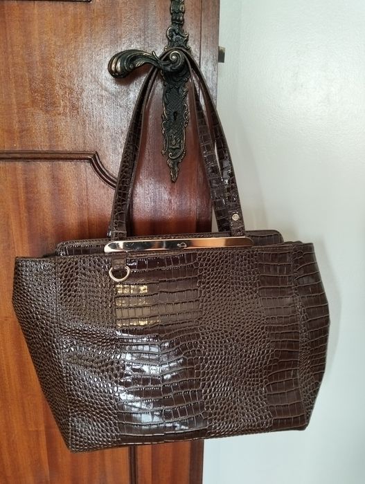 Mala em verniz como nova mala