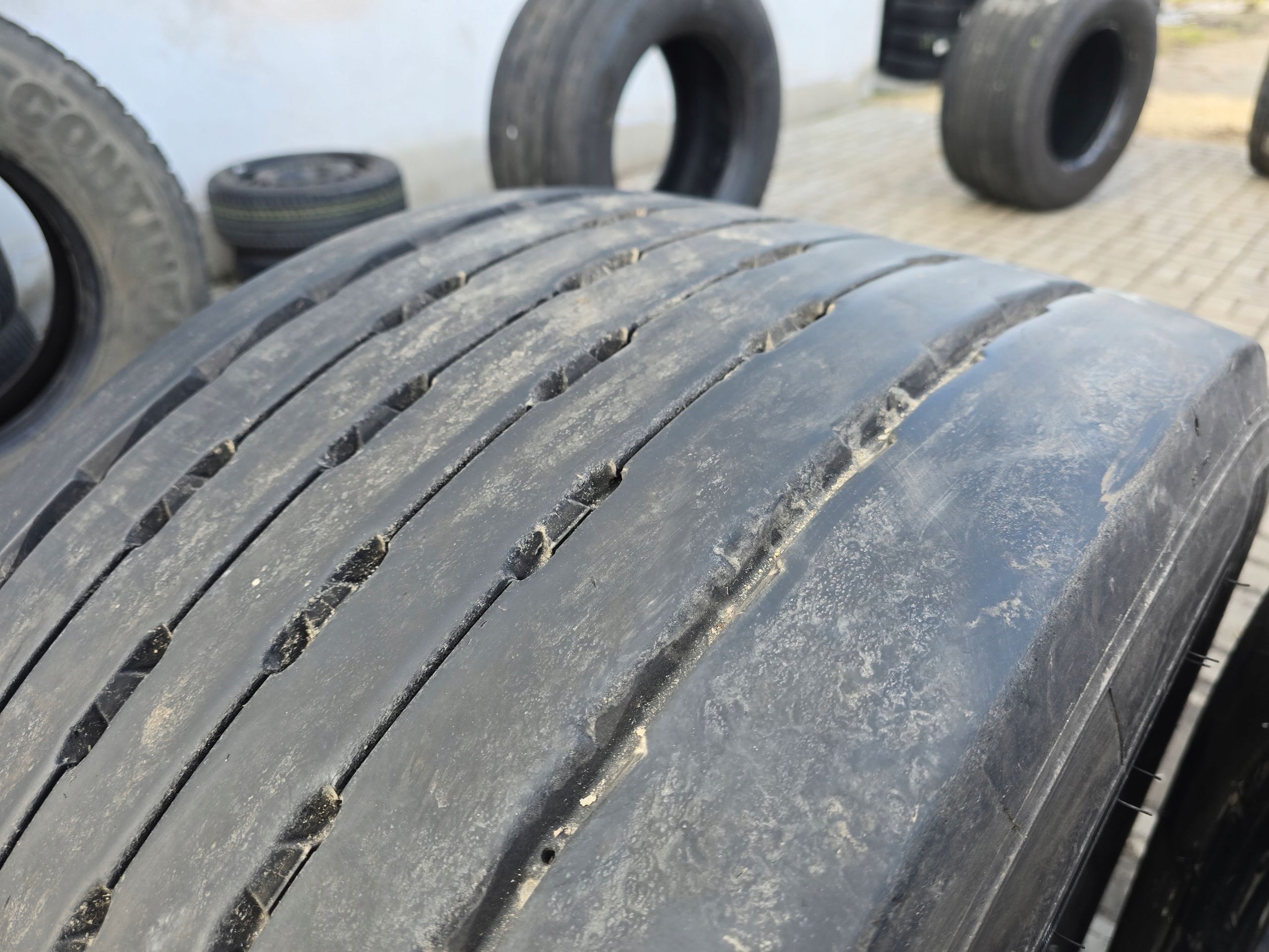 Michelin X Multi HL 445/45R19,5 164J 11mm 23r 2X
