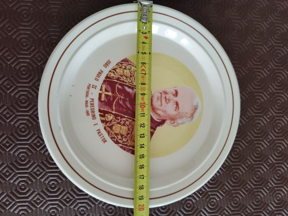Pratos comemorativos da vista a Portugal do Papa João Paulo II