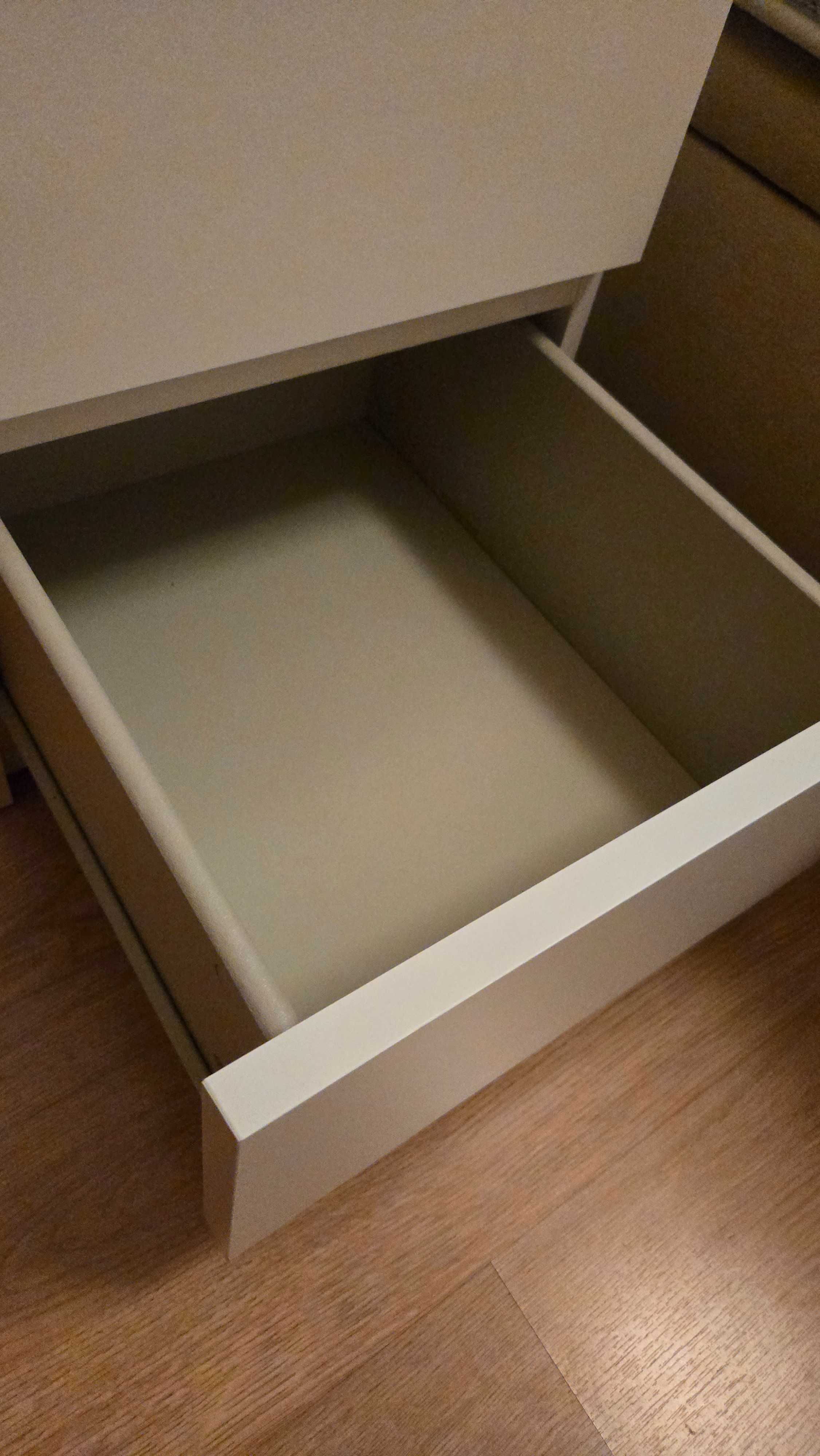 Mesa de Cabeceira MALM