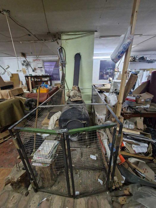 Продам приватну садибу з готовим бізнесом у сфері перетяжки меблів