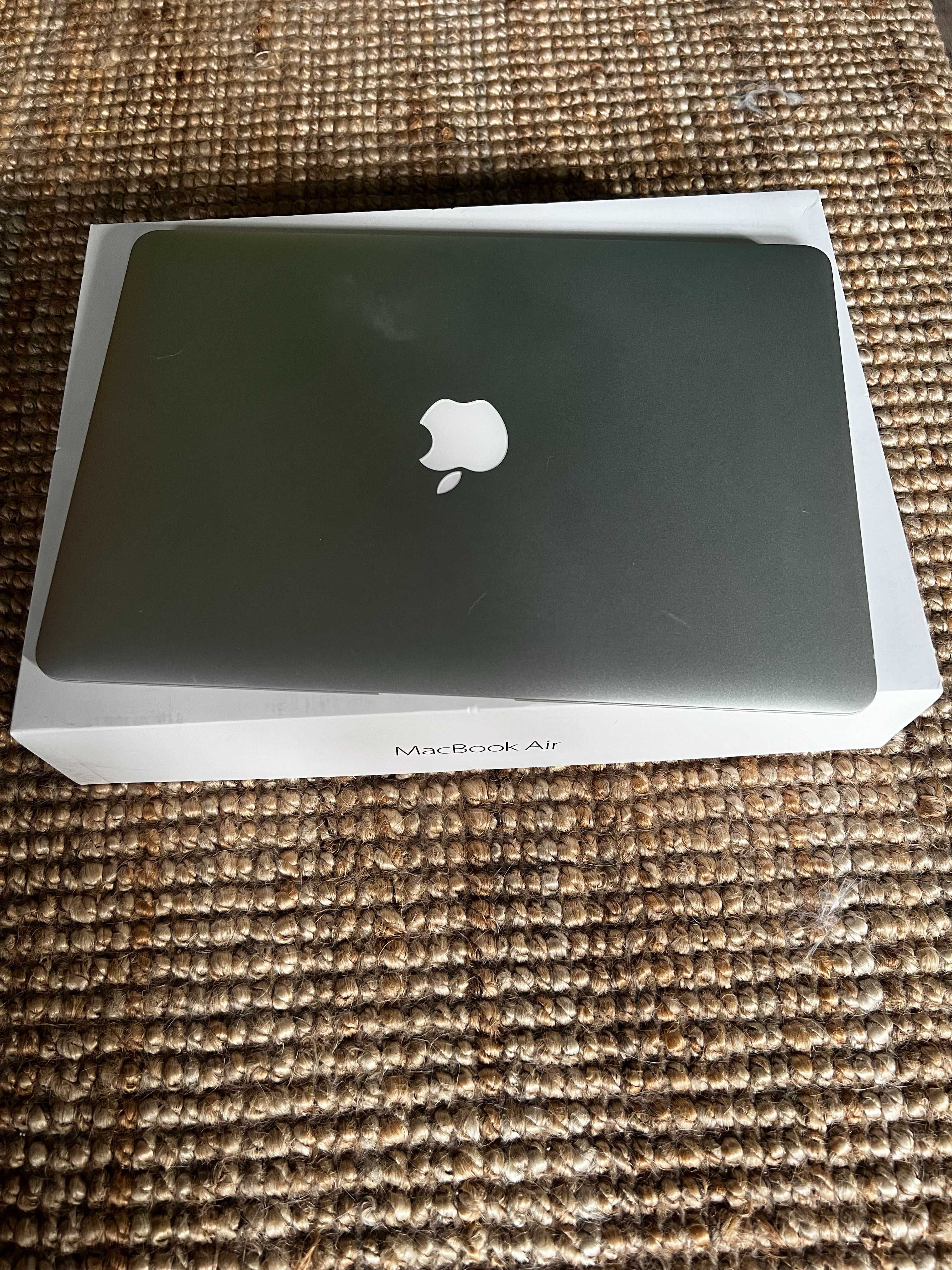 Laptop MacBook Air 13" mało używany, pełna sprawność
